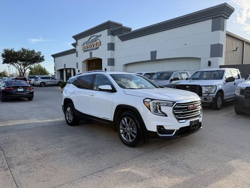 Used 2022 GMC Terrain SLT FWD image 2