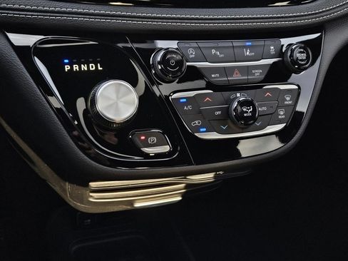 New 2026 Chrysler Pacifica Select w/ S Appearance Package FWD image 18