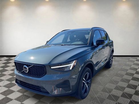 New 2026 Volvo XC40 B5 Core w/ Climate Package image 7