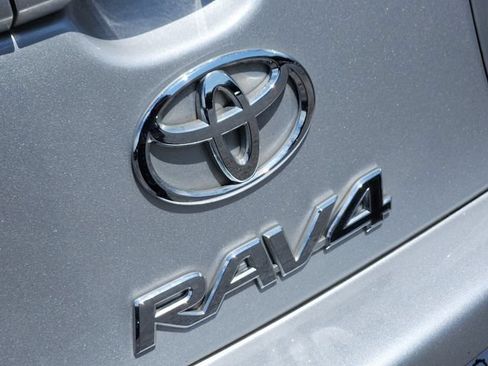 Used 2011 Toyota RAV4 Limited w/ Limited Extra Value Pkg AWD/4WD image 6