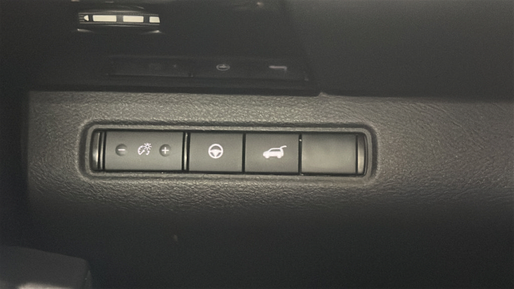 Used 2025 Nissan Pathfinder SV AWD/4WD image 19