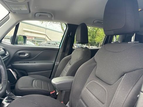 Used 2022 Jeep Renegade Latitude w/ Convenience Group AWD/4WD image 19
