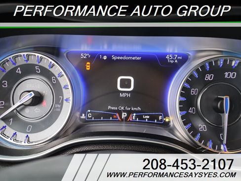 Used 2015 Chrysler 300 C w/ Light Group image 23