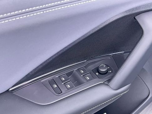 New 2025 Volkswagen Tiguan SE image 13