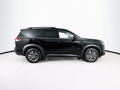 Used 2025 Nissan Pathfinder SV image 10
