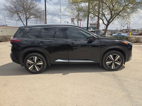 Used 2023 Nissan Rogue Platinum image 2