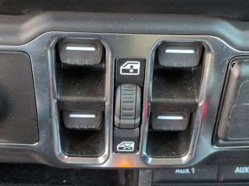 Used 2023 Jeep Wrangler Unlimited Sahara w/ Cold Weather Group AWD/4WD image 24