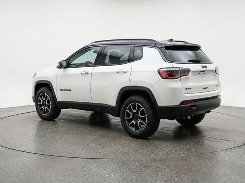 Used 2025 Jeep Compass Trailhawk AWD/4WD image 6