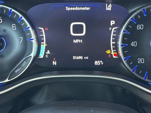 Used 2023 Chrysler Pacifica Touring-L FWD image 37