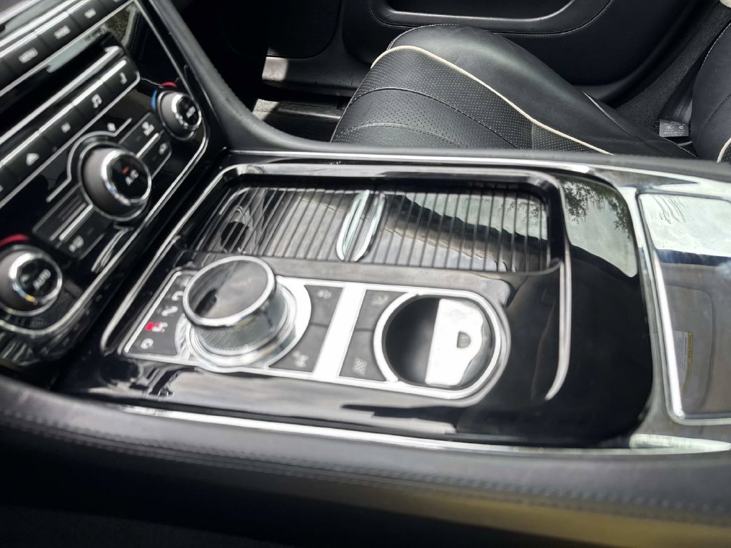 Used 2015 Jaguar XJ L Portfolio RWD image 28