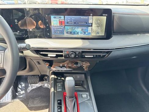 New 2025 Nissan Kicks SR image 14