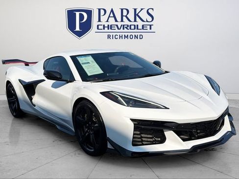 Used 2023 Chevrolet Corvette Z06 w/ Z07 Performance Package RWD image 1