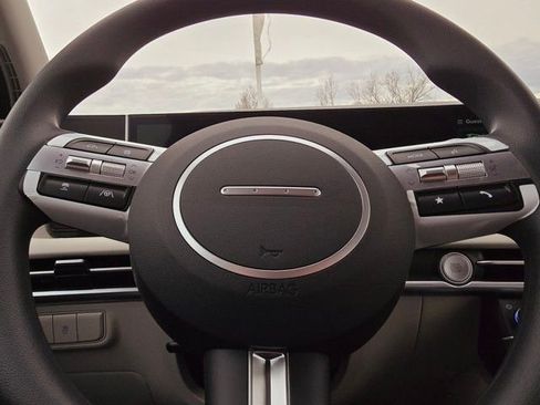 Certified 2025 Hyundai Tucson SE image 24