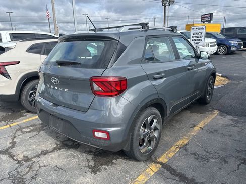 Used 2025 Hyundai Venue SEL FWD image 2