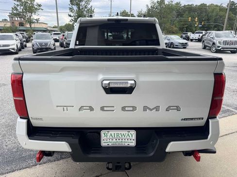 Used 2025 Toyota Tacoma Limited AWD/4WD image 8