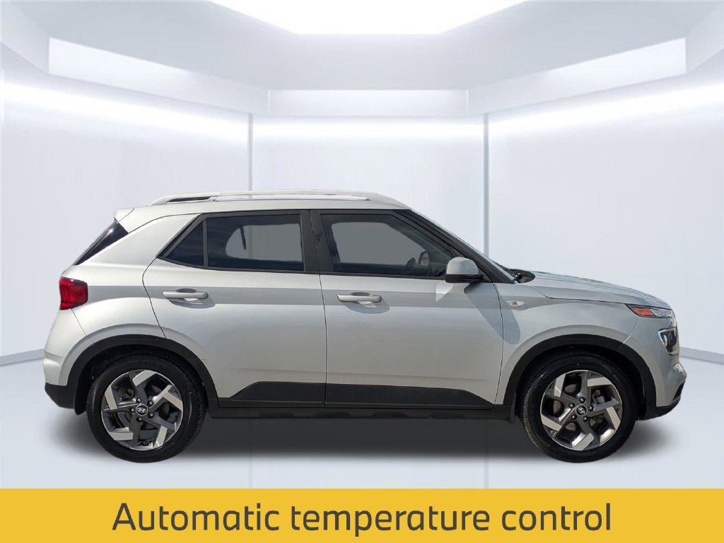 Used 2022 Hyundai Venue SEL FWD image 8