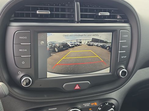 Certified 2025 Kia Soul LX w/ LX Technology Package FWD image 23