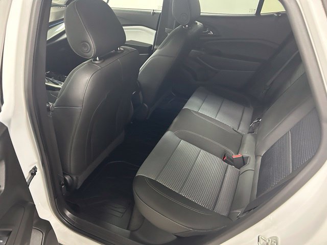 Used 2025 Chevrolet Trax LT w/ LT Convenience Package FWD image 15