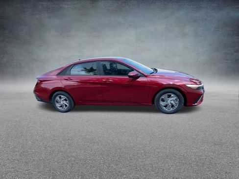 Used 2025 Hyundai Elantra SE image 26