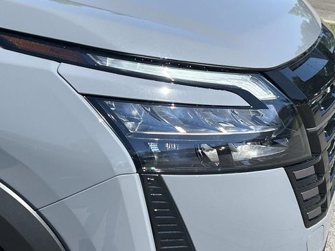 New 2026 Nissan Pathfinder Platinum w/ Lighting Package AWD/4WD image 10