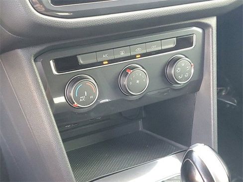 Used 2020 Volkswagen Tiguan S image 22