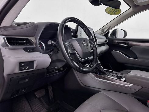 Used 2021 Toyota Highlander Limited image 12