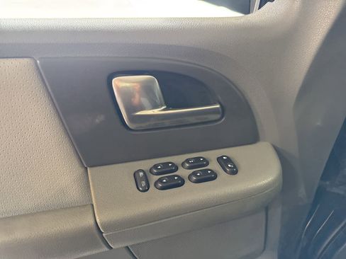 Used 2004 Ford Expedition XLT image 18