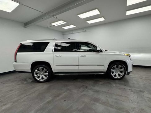 Used 2016 Cadillac Escalade ESV Luxury AWD/4WD image 7