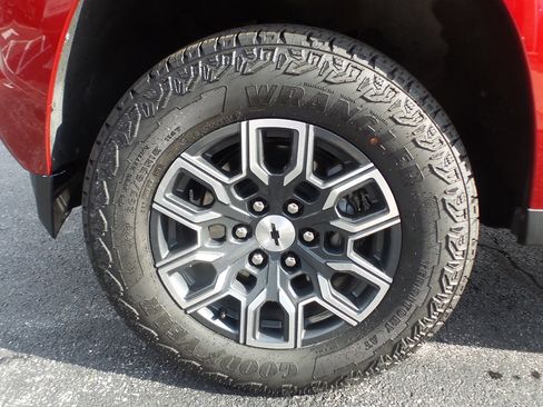 Used 2024 Chevrolet Colorado Z71 w/ Z71 Convenience Package 2 image 6