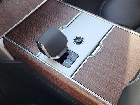 New 2026 Land Rover Range Rover Long Wheelbase SE image 15