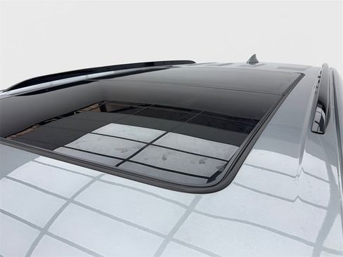 Used 2024 Cadillac XT6 Sport image 14