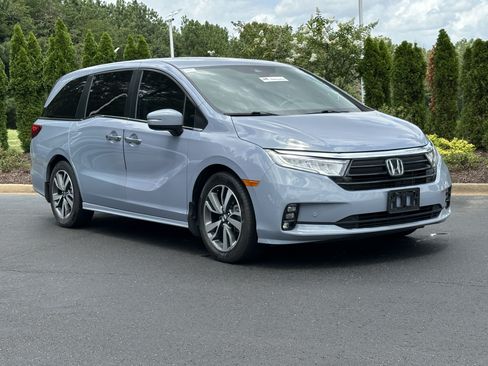 Used 2023 Honda Odyssey Touring image 2