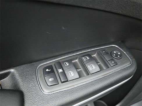 Used 2023 Chrysler 300 Touring w/ Sport Appearance Package image 10