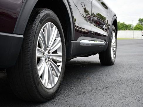 Used 2023 Ford Explorer King Ranch w/ Technology Package AWD/4WD image 9