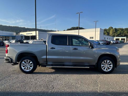 Used 2023 Chevrolet Silverado 1500 Custom AWD/4WD image 8