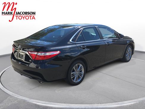 Used 2016 Toyota Camry SE image 5