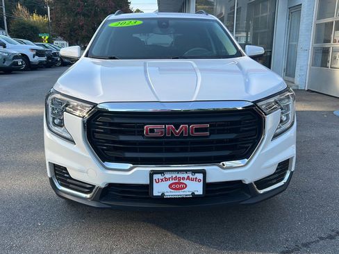 Used 2023 GMC Terrain SLE w/ Driver Convenience Package image 3