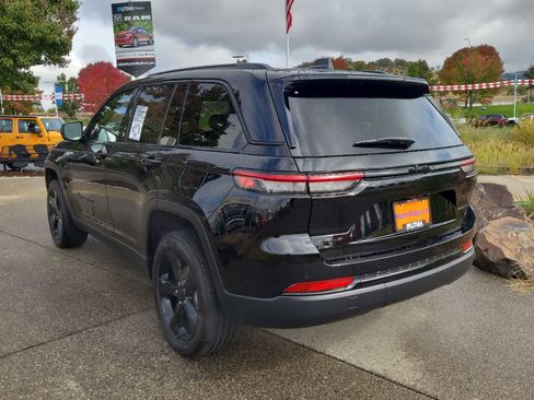 New 2025 Jeep Grand Cherokee Altitude w/ Trailer Tow Package image 12