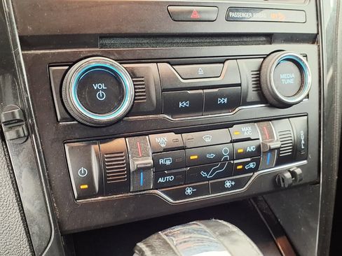 Used 2018 Ford Explorer XLT w/ Equipment Group 201A FWD image 20