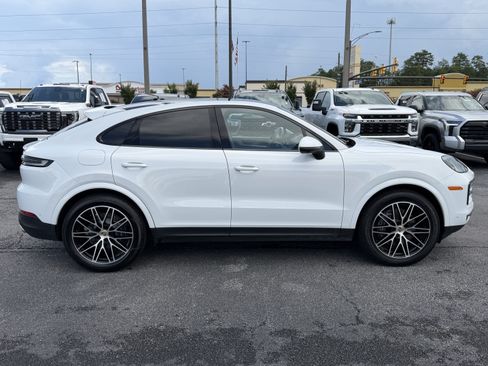 Used 2024 Porsche Cayenne Coupe AWD/4WD image 11