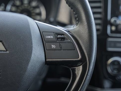 Used 2019 Mitsubishi Outlander SE AWD/4WD image 34