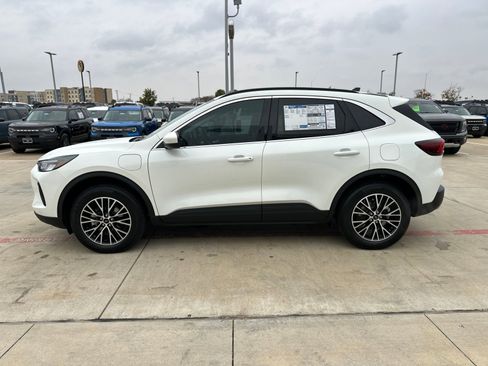 New 2026 Ford Escape SE image 2