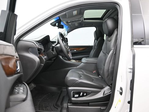 Used 2020 Cadillac Escalade Premium Luxury AWD/4WD image 9