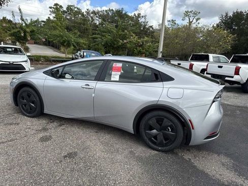 New 2026 Toyota Prius Plug-In Hybrid FWD image 4