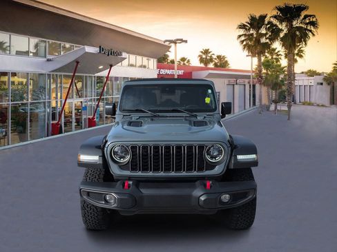Certified 2024 Jeep Wrangler Unlimited Rubicon AWD/4WD image 8