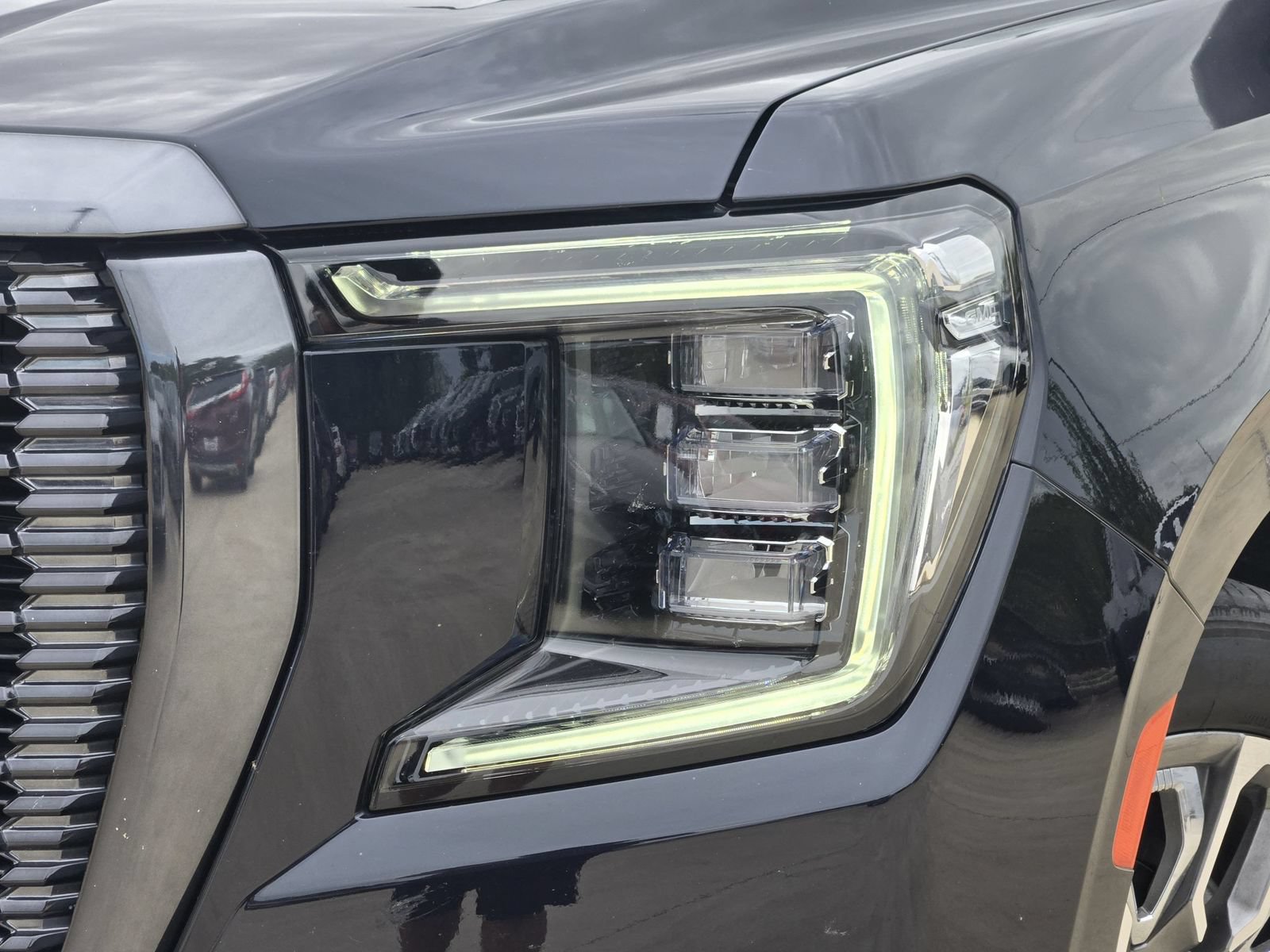 Used 2023 GMC Yukon Denali Ultimate AWD/4WD image 10