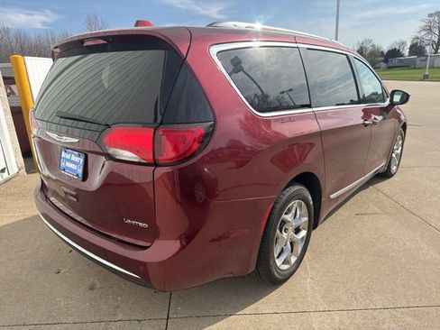 Used 2017 Chrysler Pacifica Limited w/ Advanced Safetytec Group image 8