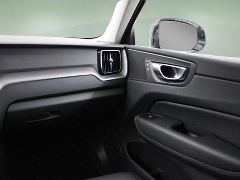 Certified 2025 Volvo XC60 B5 Core image 28