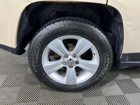 Used 2017 Jeep Compass Latitude AWD/4WD image 8