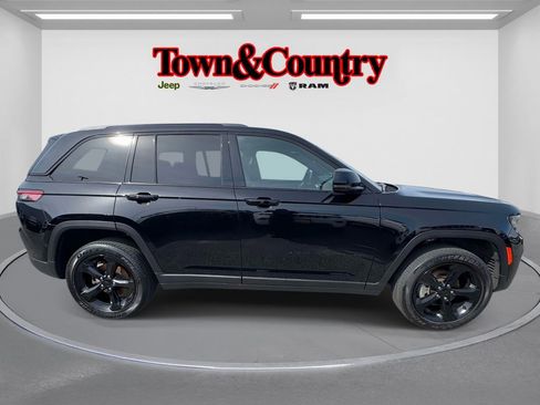 Certified 2025 Jeep Grand Cherokee Altitude image 7